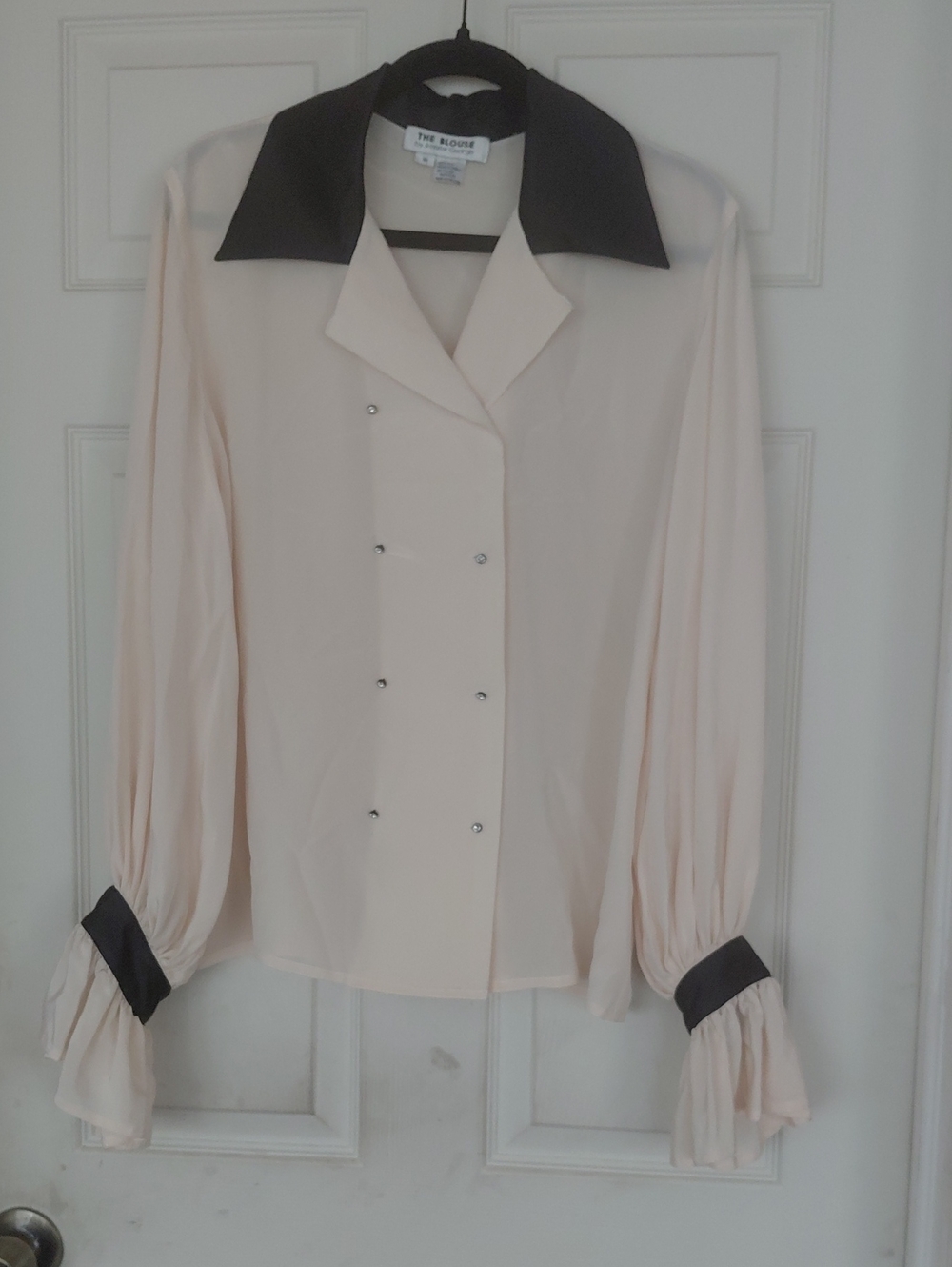 The Blouse By Jennifer George 100% Silk Sz M Cream Button-Front Black Collar